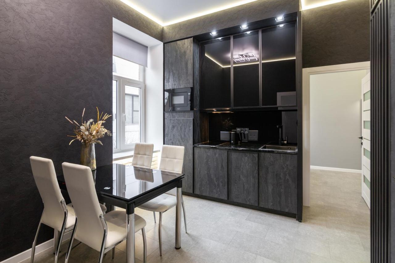 Two Bedrooms 13 Shpytalna Street Lviv Eksteriør bilde