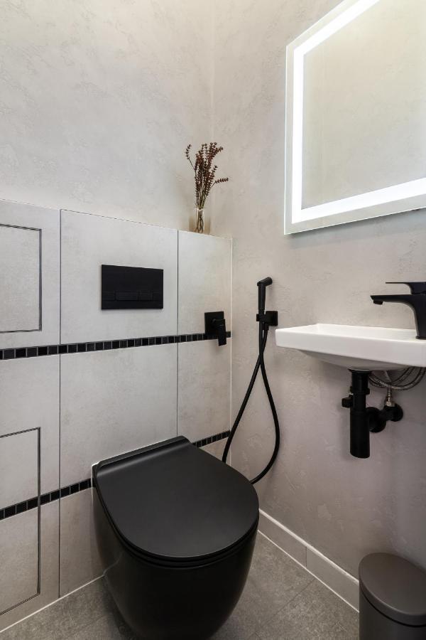 Two Bedrooms 13 Shpytalna Street Lviv Eksteriør bilde